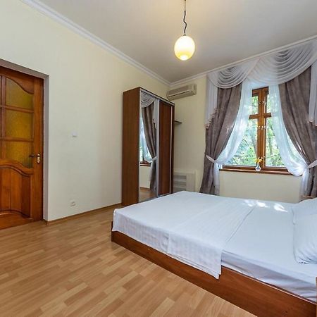 Alex Apartments Near Independence Square - Kiev Ngoại thất bức ảnh