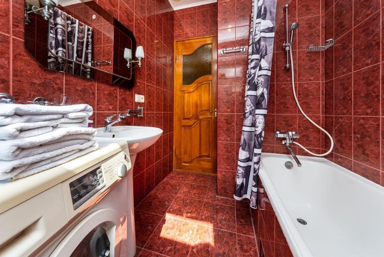Alex Apartments Near Independence Square - Kiev Ngoại thất bức ảnh