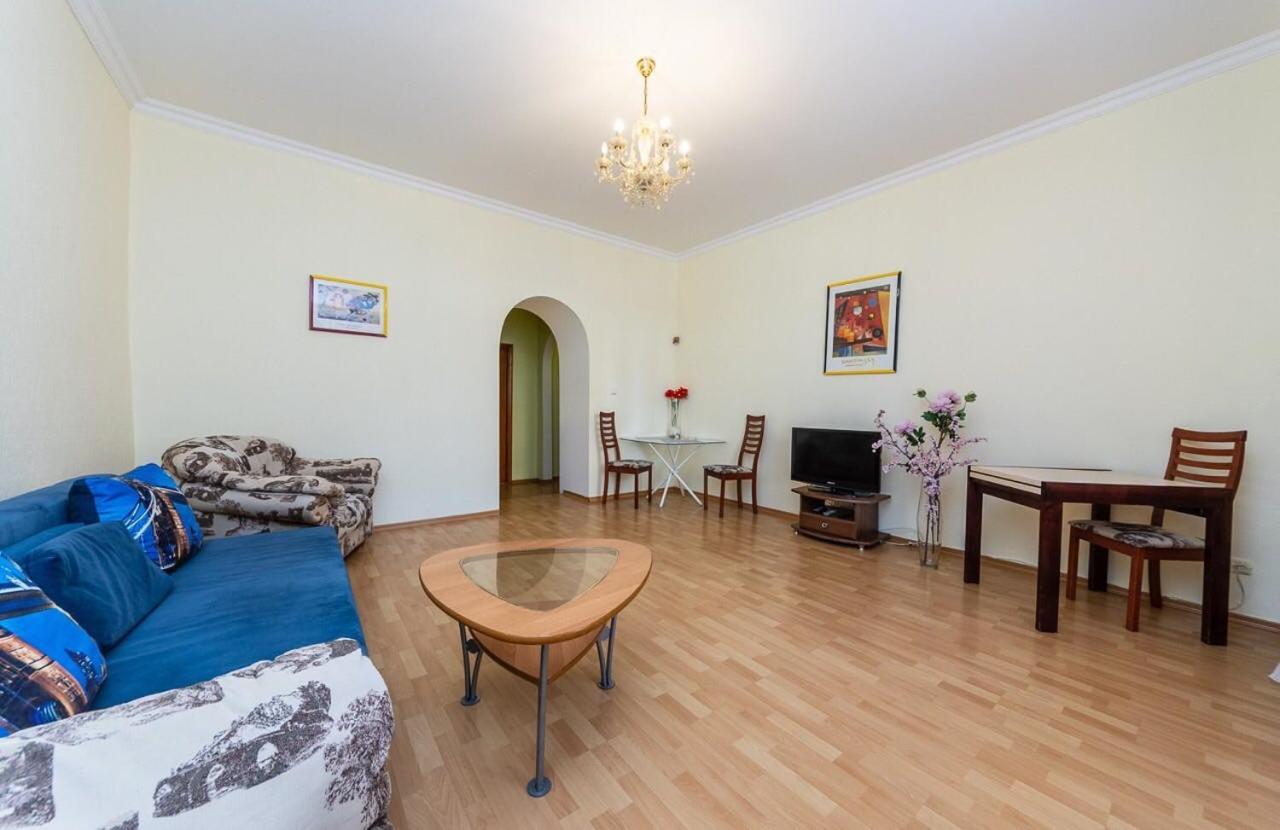 Alex Apartments Near Independence Square - Kiev Ngoại thất bức ảnh