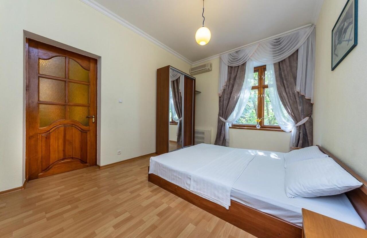 Alex Apartments Near Independence Square - Kiev Ngoại thất bức ảnh