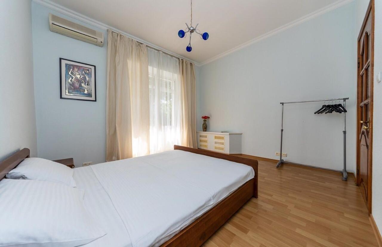 Alex Apartments Near Independence Square - Kiev Ngoại thất bức ảnh